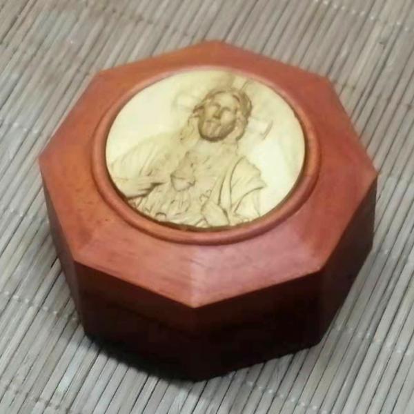 耶稣圣心黄杨木镶嵌念珠盒