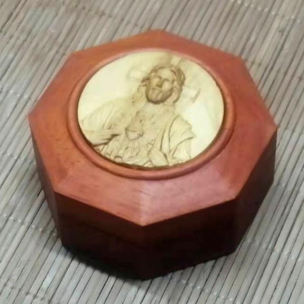 耶稣圣心红木镶黄杨圣物盒