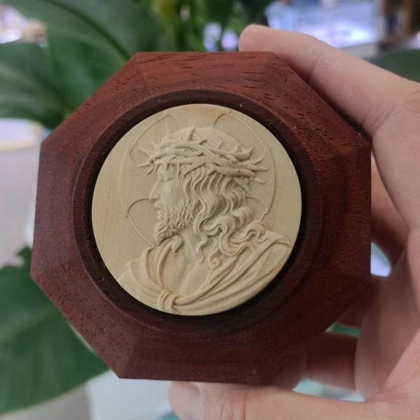 耶稣侧面红木镶黄杨圣物盒